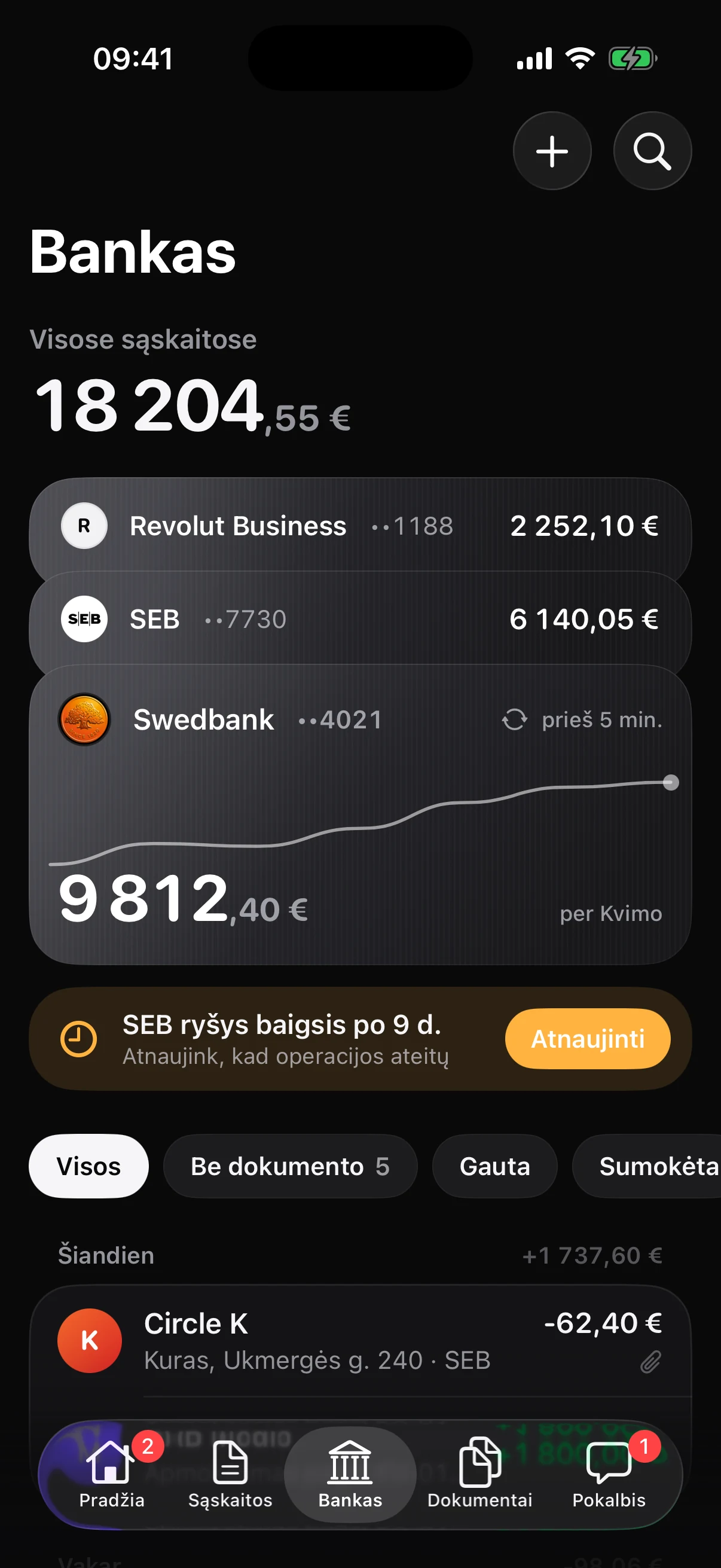Bank screen: every connected account with its balance, and a banner that one connection ends in 9 days